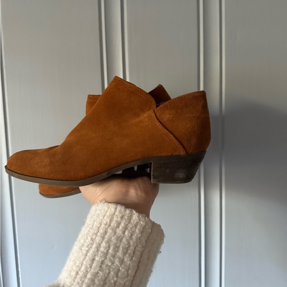 Crown & Ivy Suede Western Ankle Booties Tan Brown Size 8 / western low heel boot